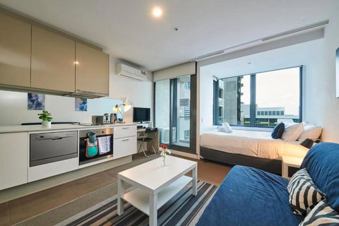 Elevated Bliss Spectacular Views From Level 32 - Australian Directory 0