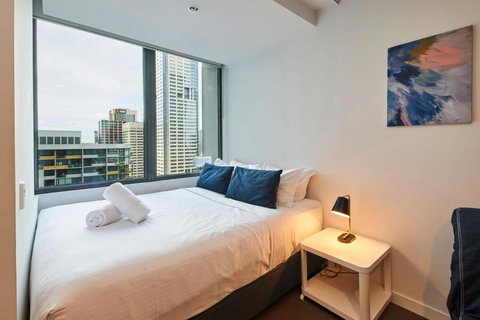 Elevated Bliss Spectacular Views From Level 32 - Australian Directory 2