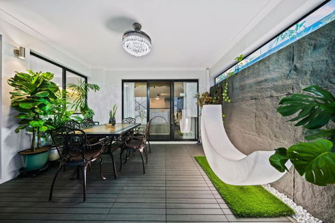 Equitice Winter Moonlight Villa - Australian Directory 3