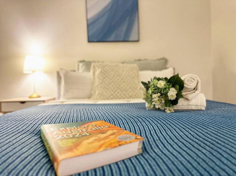 FC104 -1 BATH 2 BR Modern Oasis With, Pool & Gym - Australian Directory 2