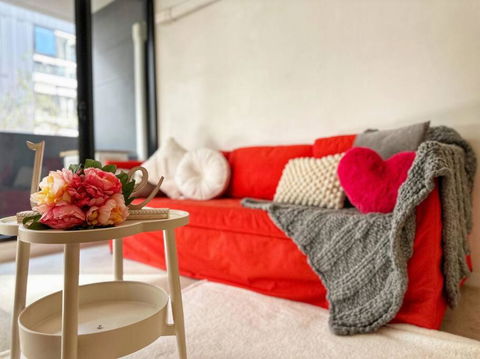 FC104 -1 BATH 2 BR Modern Oasis With, Pool & Gym - Australian Directory 1