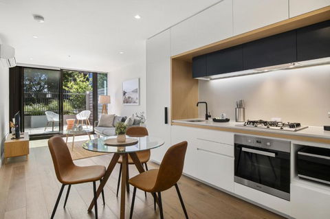 Fabulous 1-Bed With Pool And Private Courtyard - Australian Directory 2