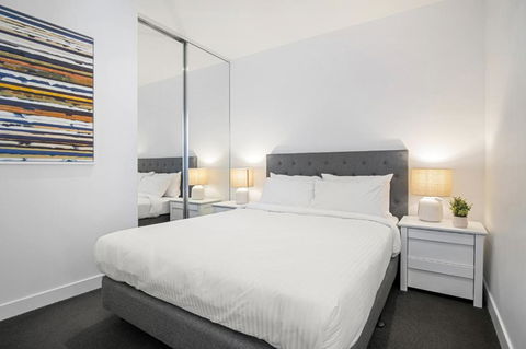 Fabulous 1-Bed With Pool And Private Courtyard - Australian Directory 1
