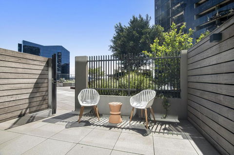 Fabulous 1-Bed With Pool And Private Courtyard - Australian Directory 3
