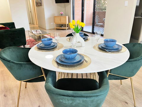 Fabulous 2 Bedroom Apartment, Secured Free Parking - Australian Directory 4