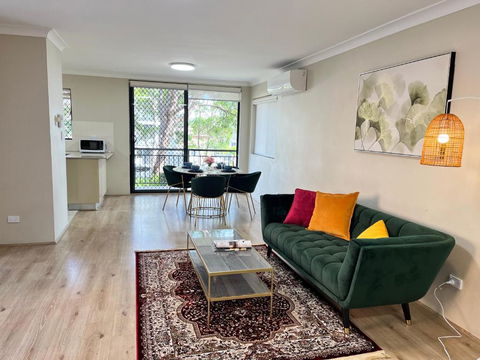 Fabulous 2 Bedroom Apartment, Secured Free Parking - Australian Directory 1