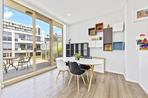 Fabulous 2B Apt Waterloo - Australian Directory 3