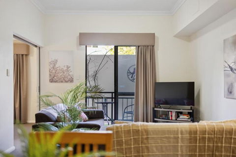 Fabulous Apt In Northbridge With Pool & WiFi - Australian Directory 1