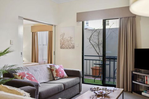 Fabulous Apt In Northbridge With Pool & WiFi - Australian Directory 0