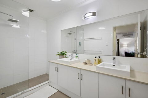 Fabulous Apt In Northbridge With Pool & WiFi - Australian Directory 4