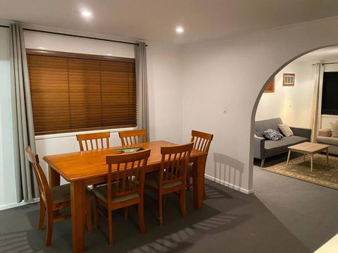 FAMILY 3-bedroom Everton Hills Apartment - Australian Directory 1
