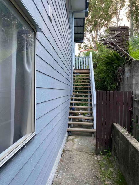 FAMILY 3-bedroom Everton Hills Apartment - Australian Directory 2