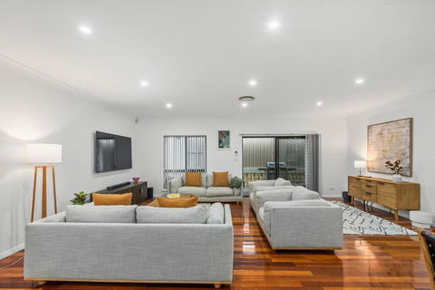 Flinders Escape - Grand Family Getaway By The Coast - Australian Directory 1
