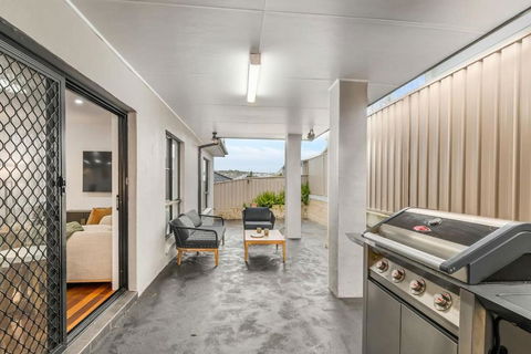 Flinders Escape - Grand Family Getaway By The Coast - Australian Directory 2