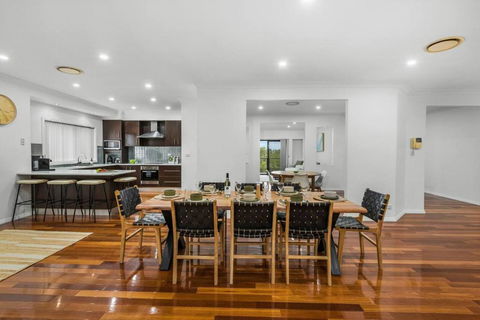 Flinders Escape - Grand Family Getaway By The Coast - Australian Directory 4