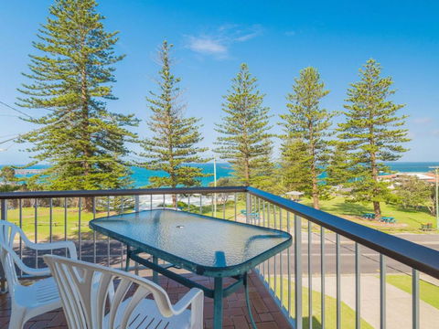 Flinders Lodge - Australian Directory 1