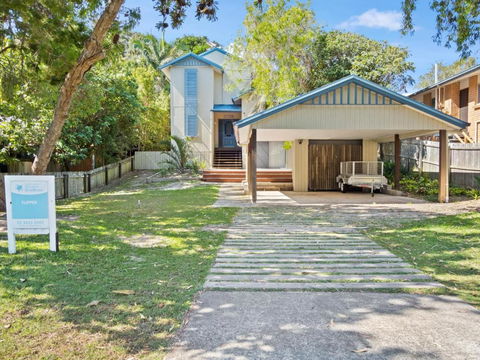 Flipper Beach House By Discover Stradbroke - Australian Directory 1