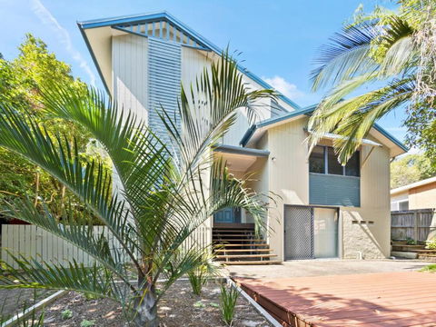 Flipper Beach House By Discover Stradbroke - Australian Directory 2