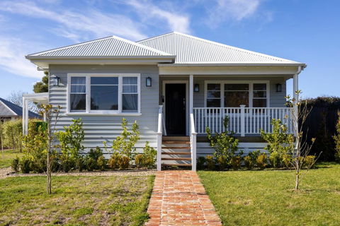 FOREST CORNER - 3 BEDROOM WEATHERBOARD, TRENTHAM - Australian Directory 0