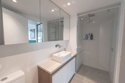 FV Peppers 2BR 2BA W Parking, Shared Spa, Gym, Pool - Australian Directory 3
