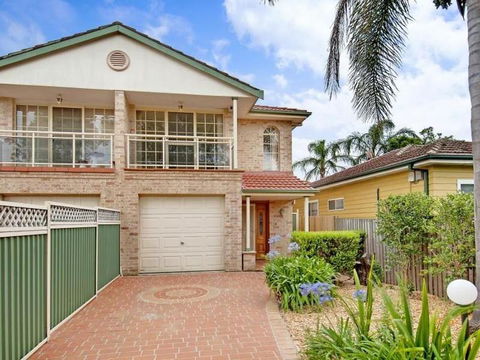 FRENCH HOUSE - Australian Directory 0