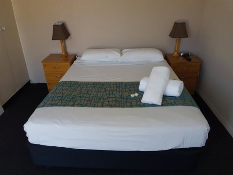 Gateshead Tavern & Motel - Australian Directory 2