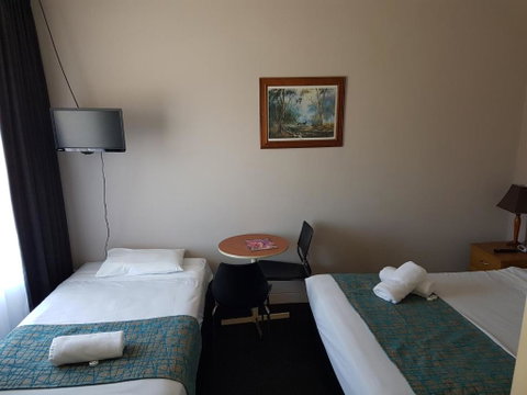 Gateshead Tavern & Motel - Australian Directory 4