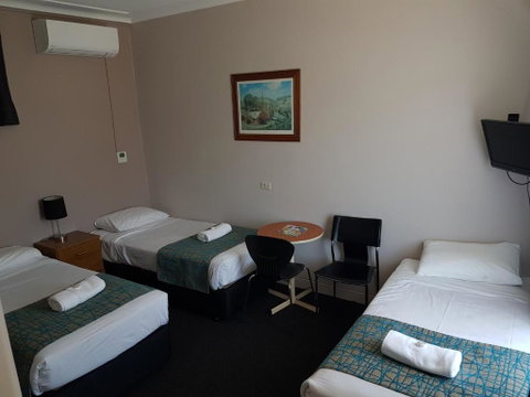 Gateshead Tavern & Motel - Australian Directory 3