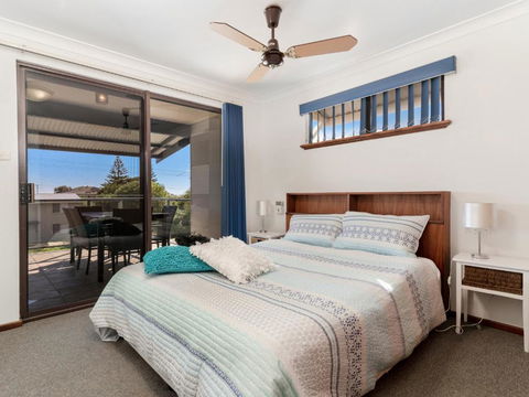 Giggles Beach House In Silver Sands - Australian Directory 2
