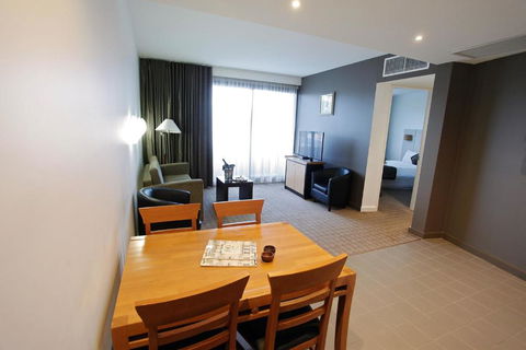 Golden Pebble Hotel - Australian Directory 3