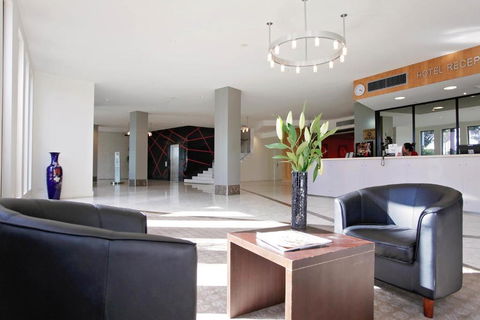 Golden Pebble Hotel - Australian Directory 4