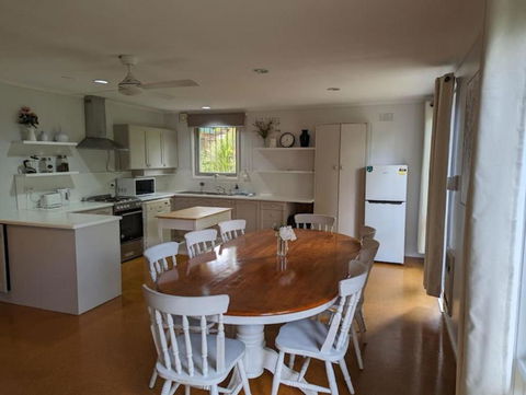 Happy Spacious Home Nr Canberra Hospital - Australian Directory 0