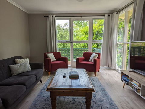 Happy Spacious Home Nr Canberra Hospital - Australian Directory 2