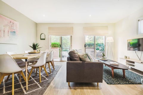 Harp Haven - Contemporary In Suburban Tree Lined Kew - Australian Directory 0