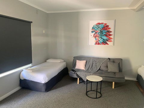 Hello Adelaide Motel And Apartments - Australian Directory 2