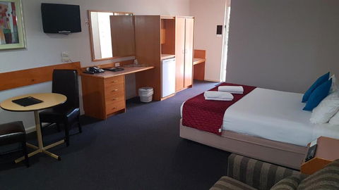 Hilltops Retreat Motor Inn - Australian Directory 3