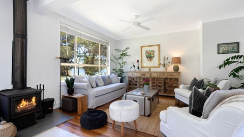 Hemingways Lakehouse - Australian Directory 1