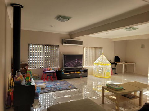 Holiday Style A Downstairs Room In Springwood Qld - Australian Directory 1