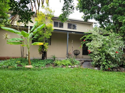 Holiday Style A Downstairs Room In Springwood Qld - Australian Directory 2