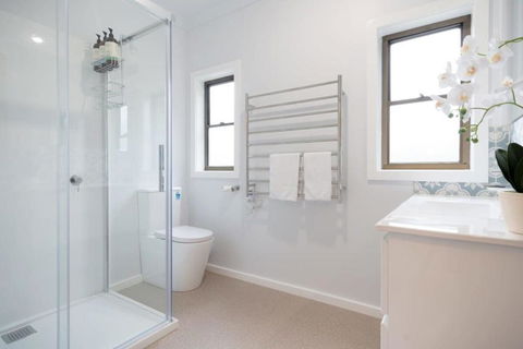 Homely Abode - Near City With Parking - Australian Directory 3
