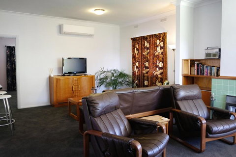 Hoopers Cottage - Australian Directory 2