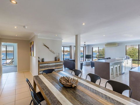 Iluka - Australian Directory 0