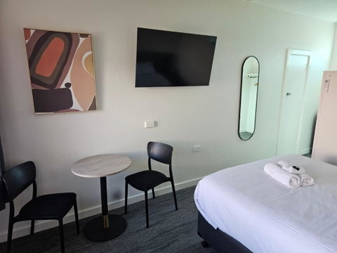 International Hotel Motel - Australian Directory 1