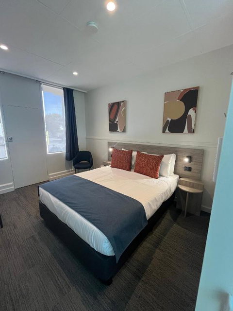 International Hotel Motel - Australian Directory 0