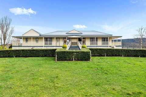 IRONBARK FARM Farmhouse On 52 Acres In The Scenic Yarra Valley - Australian Directory 0