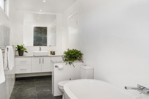 Aditi - Timber Vacation Home - Australian Directory 0