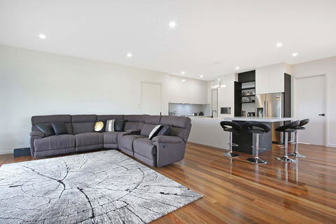 Adori Maloo - Bundalong - Australian Directory 2
