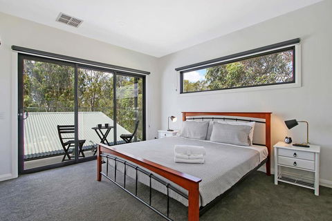Adori Maloo - Bundalong - Australian Directory 3