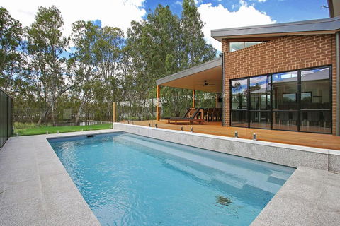 Adori Maloo - Bundalong - Australian Directory 0
