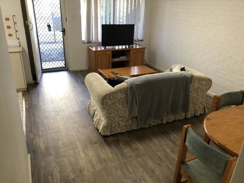 Affordable Comfortable Inglewood Apartment+Pool - Australian Directory 1